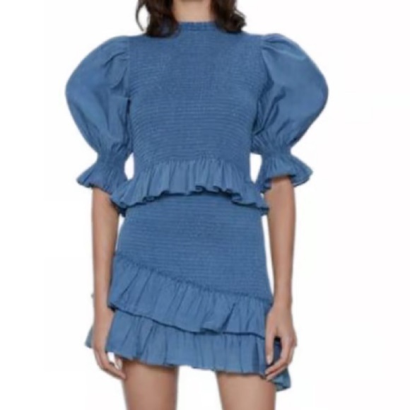Zara puff sleeve smocked top faded‎ blue color - Picture 2 of 8
